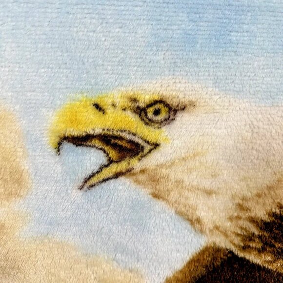 Vintage Giordano Bald Eagle Fleece Throw – Cottagecore Cozy, Rustic Americana - Picture 4 of 5